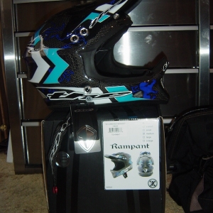 THE T2 Carbon Rampant Helmet, M