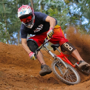 Ride a berm with a 16' bicycle ?! YEAH, Vitor 'Xinela' Freitas knows it better !
