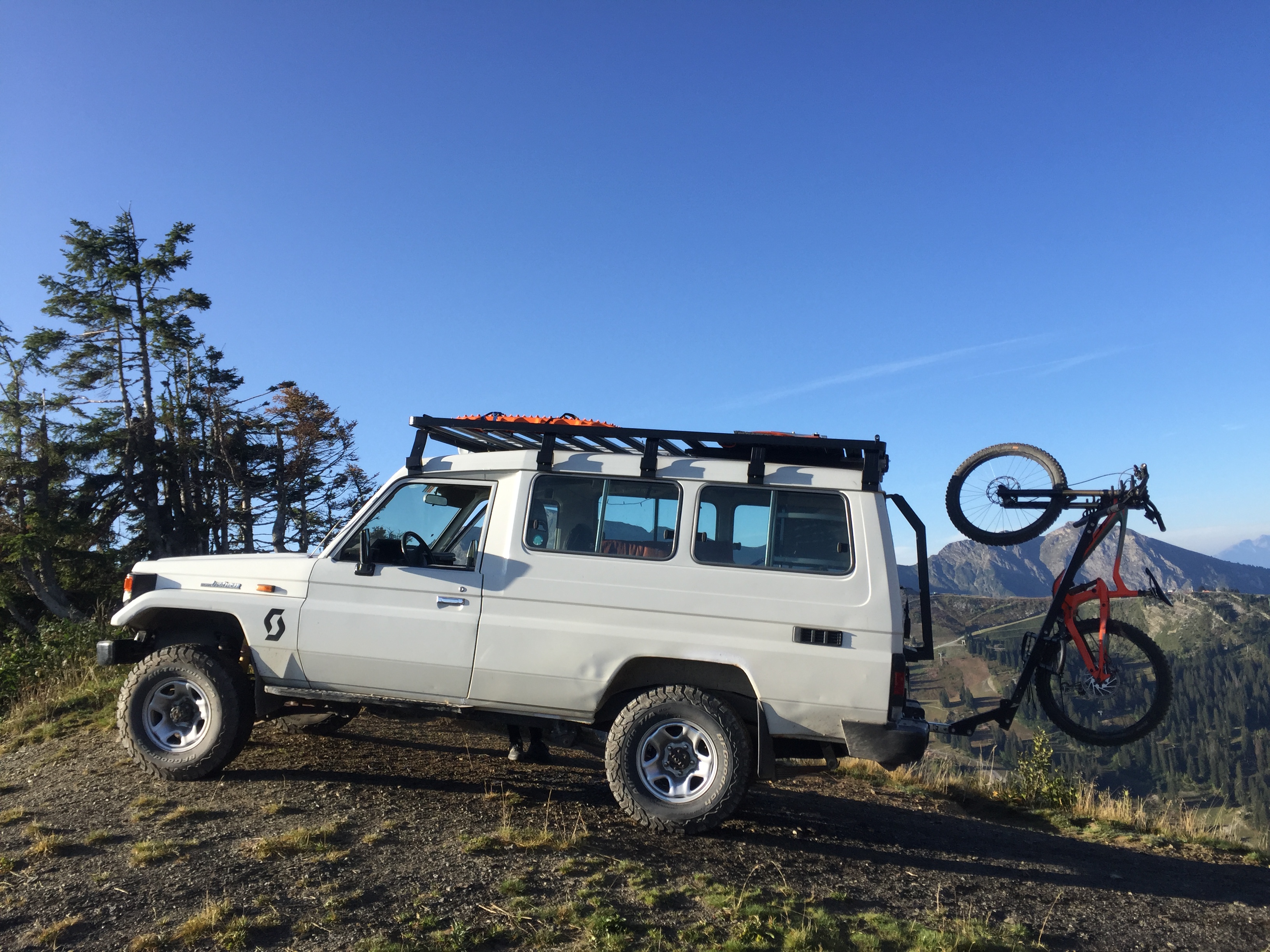 Lolo Racks Boss Swingout and 6 bike rack COMBO