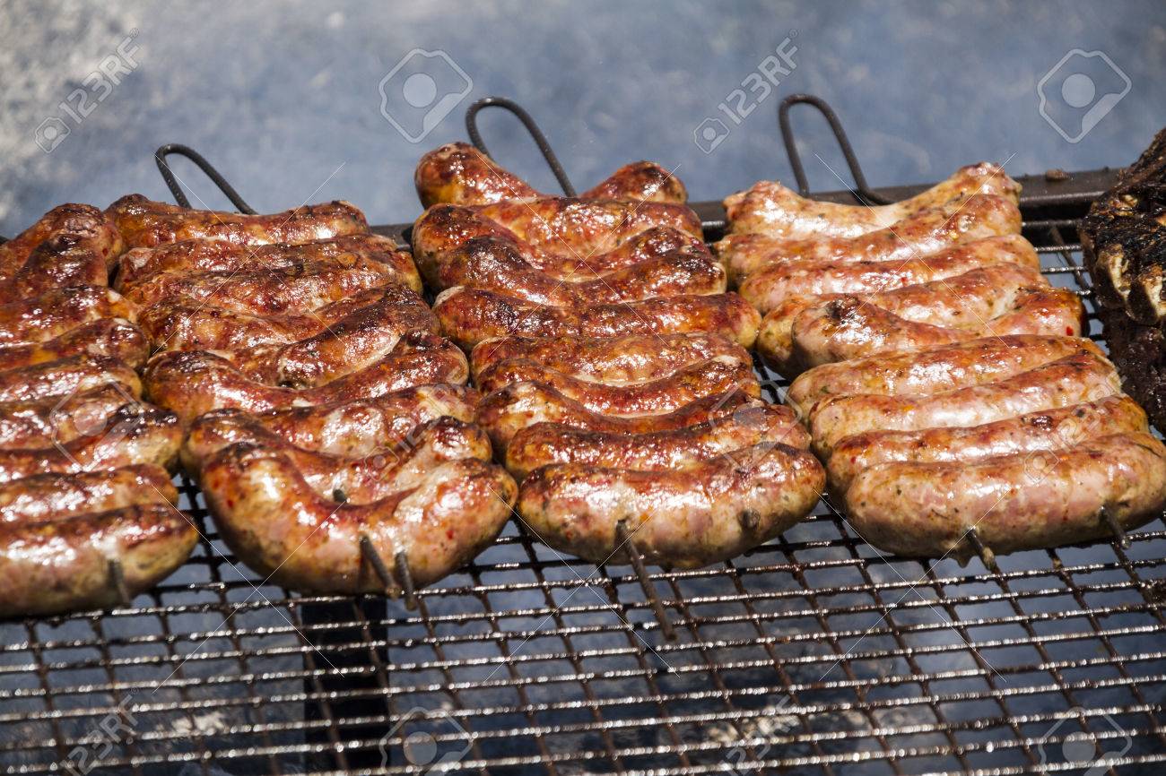 38238501-roasting-sausages-on-a-grill-in-the-field.jpg