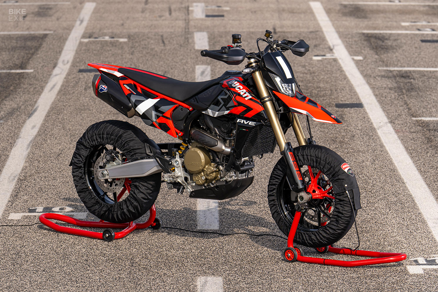 ducati-hypermotard-698-mono-12.jpg