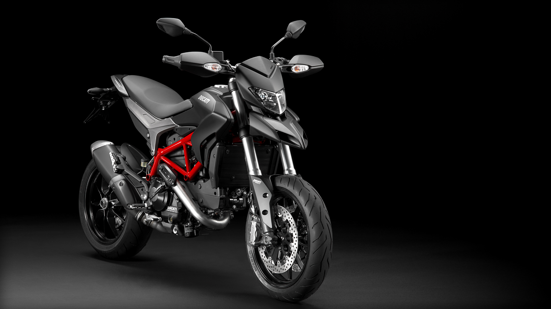 Hypermotard_2013_Studio_MB_B01_1920x1080.mediagallery_output_image_[1920x1080].png