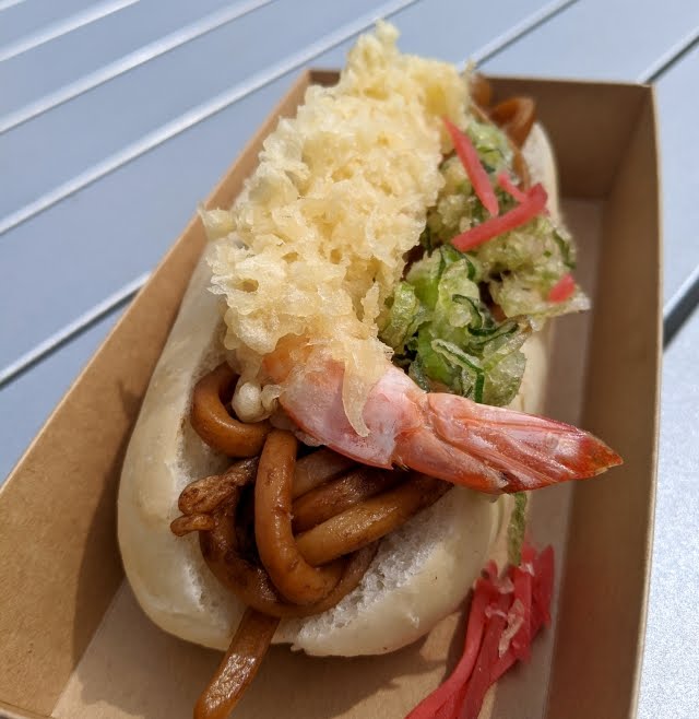 Tempura-Udon-Hot-Dog-Japan-Tokyo-Ikebukuro-Bread-festival-food-photos-review-6.jpg