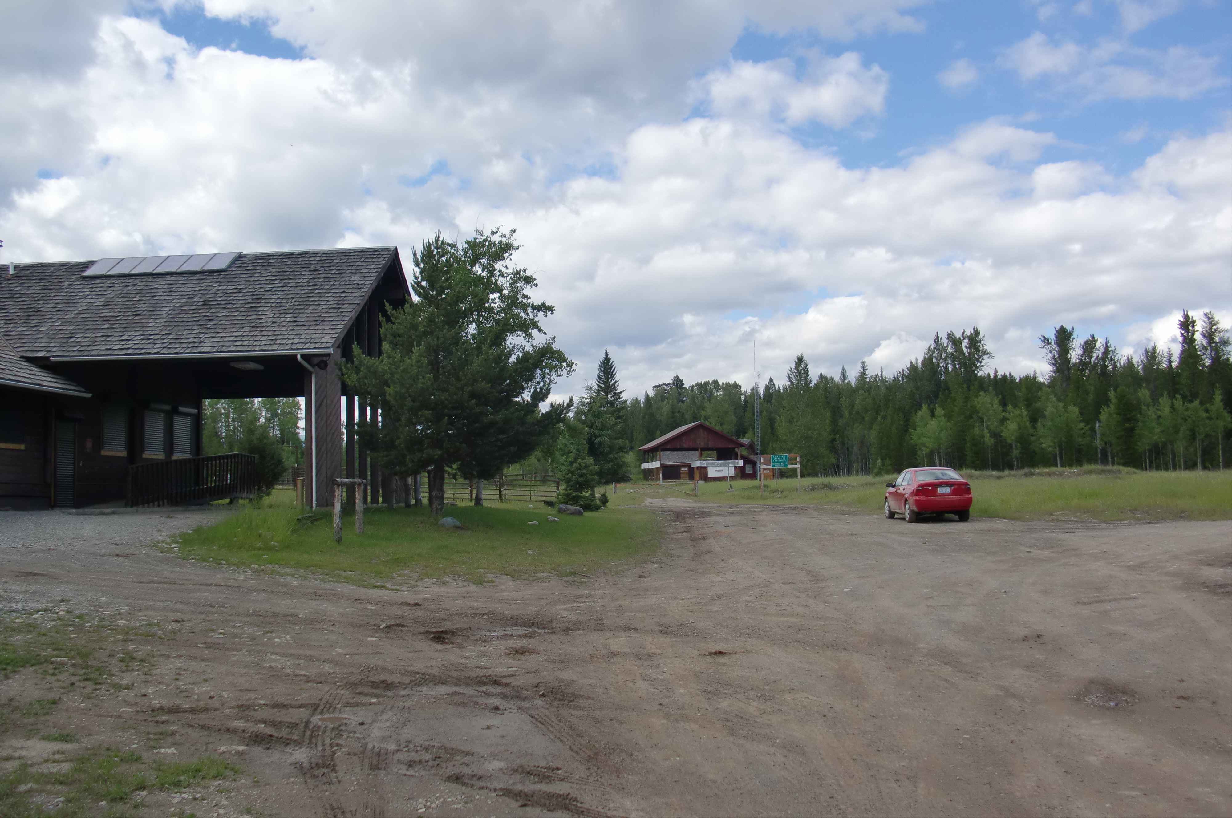 Trailcreek,_MT_abandoned_border_crossing_-_panoramio.jpg