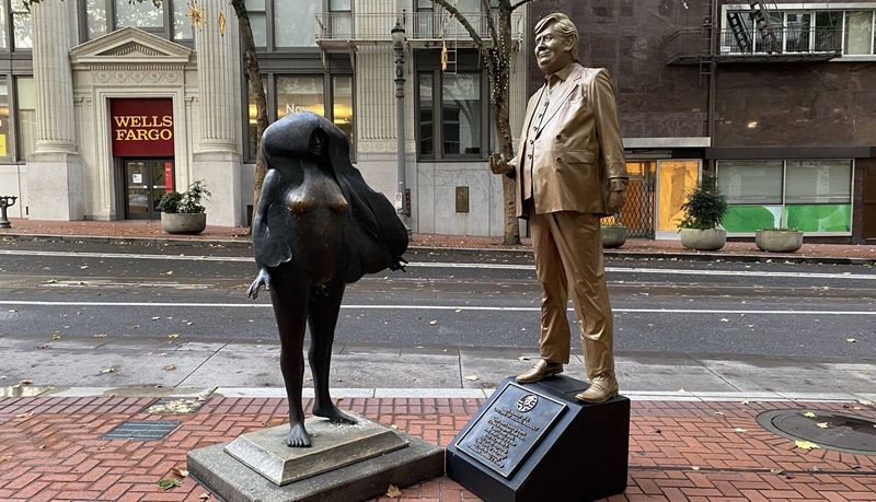 trump-sex-assault-statue-a-10272024.jpg