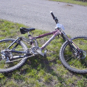 FARRAGUT RIDING - THE 2004 Raleigh Ram before I sold all the parts off it, I ahve it back together I just haven't taken pics of it since...