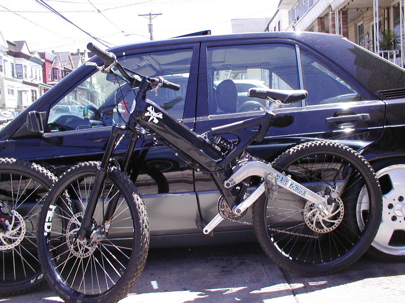 00' MC San Andreas DHS

Manitou Stance 6.5" rebuilt
Factory serviced for 7" up from 6"
SRAM drive
Raceface Forged
HED DH specs 
Hayes Mag +